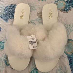 Rogue faux fur slippers, 12 woman’s, cross cross NEW
